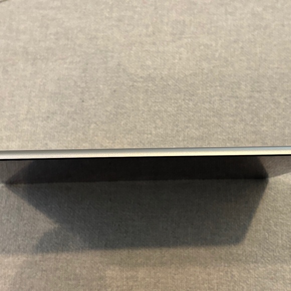 Apple iPad Air 2 16GB Silver 9.7" with Lightning Cable Model A1566 Late 2014 - Picture 9 of 13